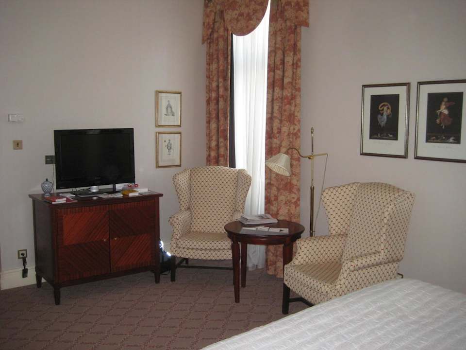 Sitzgruppe im Zimmer Hotel Bristol, A Luxury Collection Hotel