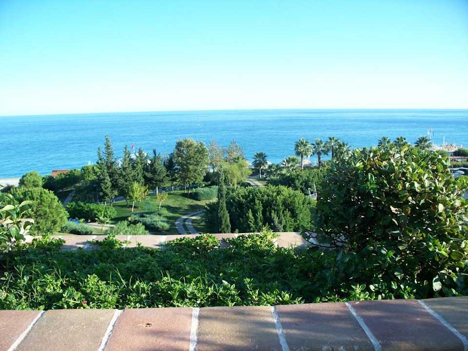 Blick vom Zimmer auf kleinen Teil der Gartenanlage Limak Limra Hotel & Resort