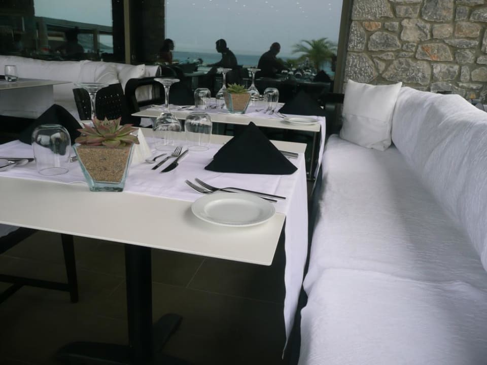 So schön sitzt man auf der Restaurantterrasse Aquagrand Artistic Luxury Beach Resort - Adults only