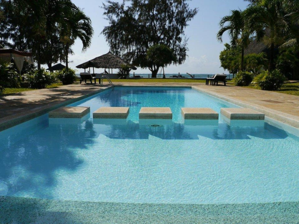 Pool Hotel Karibuni Rafiki Beach Resort