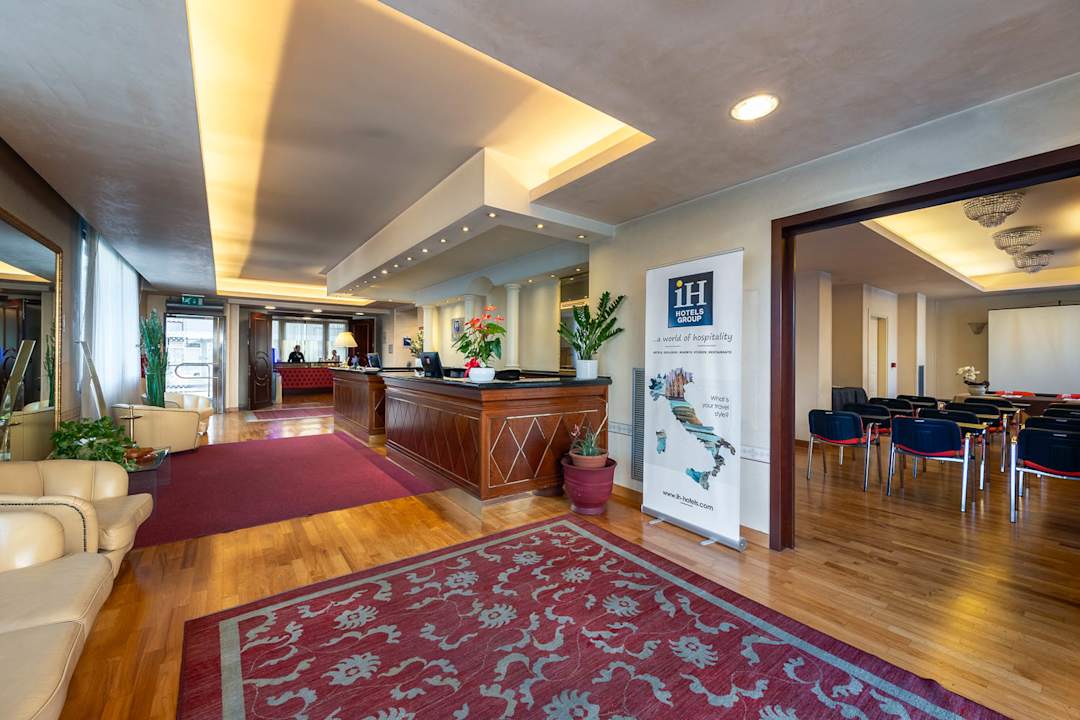 Lobby iH Hotels Padova Admiral