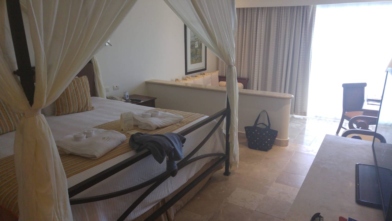 Schlafzimmer mit Blick auf Wohnbereich Dreams Tulum Resort & Spa