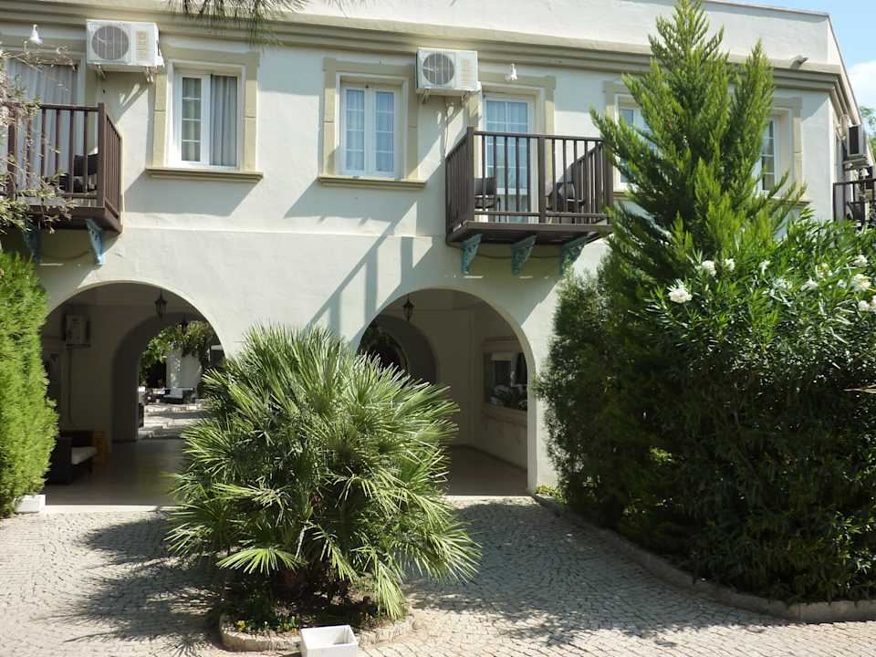 Weg zur Rezeption Teos Village