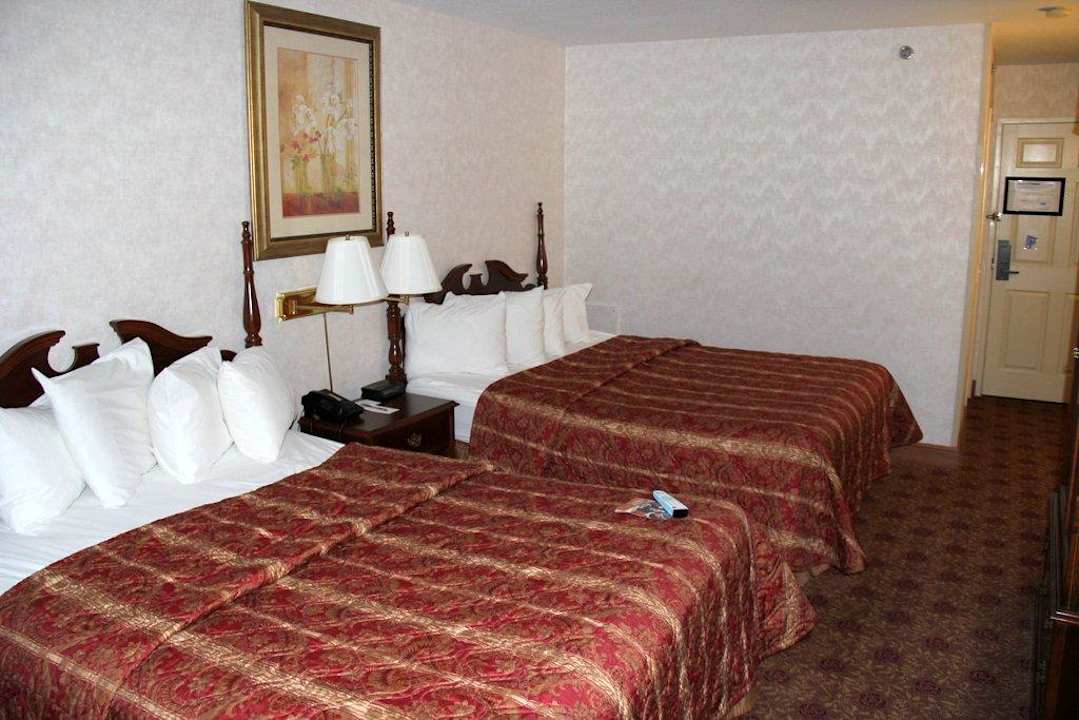 Doppel Zimmer mit Balkon und Queen Size Betten Hotel Hamilton Inn Select