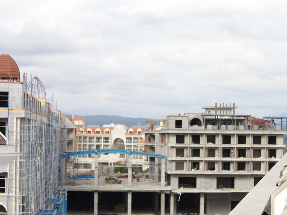 Seitenblick vom Balkon nicht so toll Adalya Ocean Deluxe