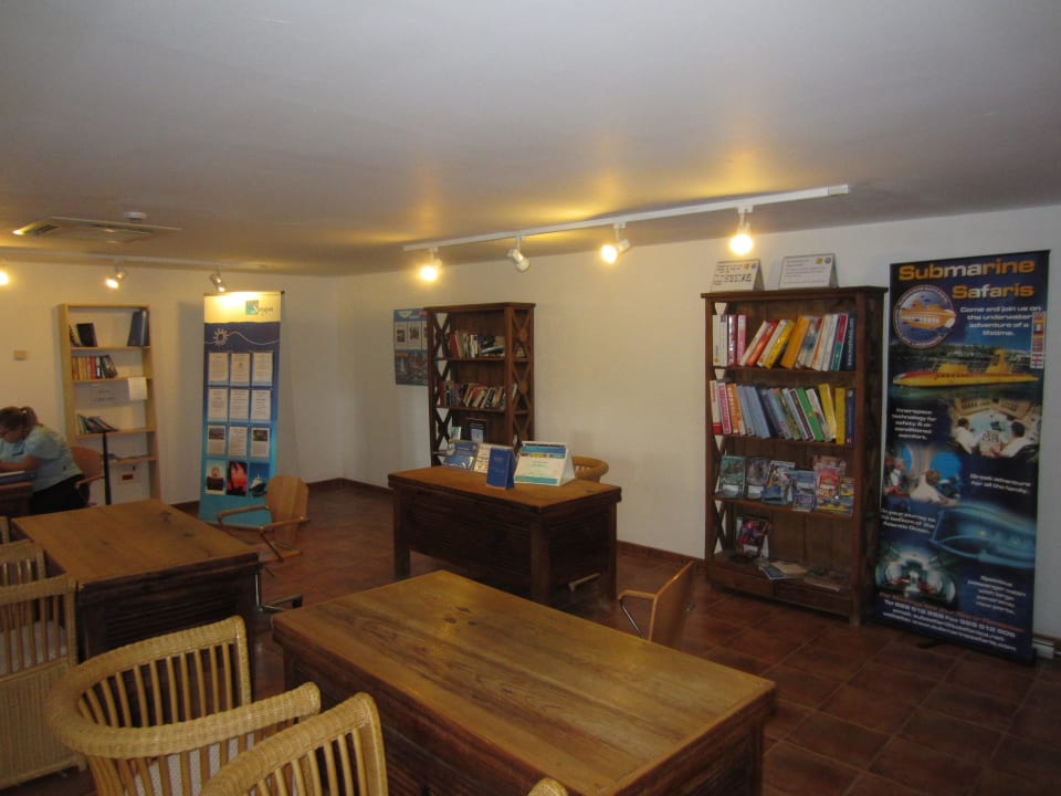 Reiseleiterinformationen und Büchersammlung Hotel Costa Calero