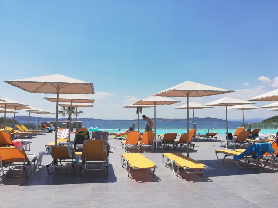 Pool Akrathos Beach Hotel