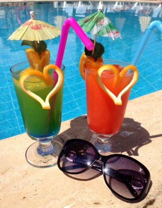 Am Pool ;) Semoris Hotel