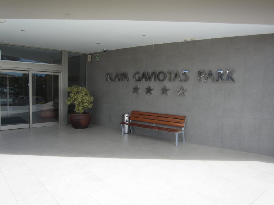 Haupteingang Iberostar Waves Gaviotas Park