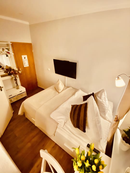 Zimmer Pension Cafe Karina