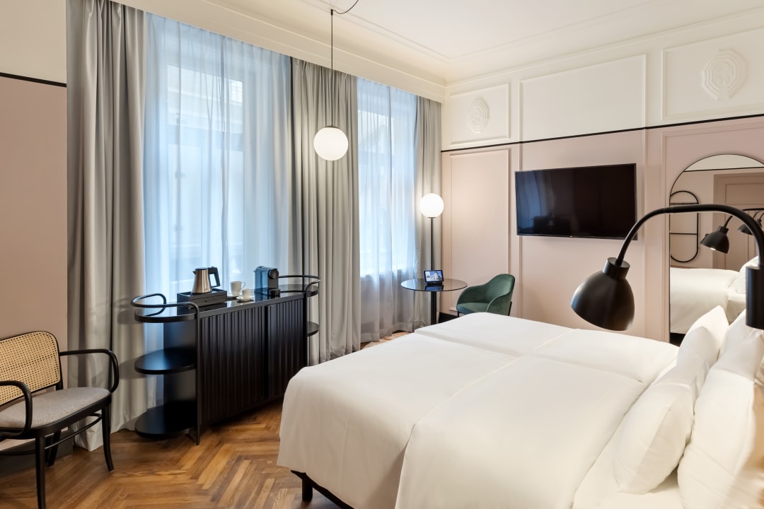 Zimmer Hotel Astoria Vienna, Curio Collection by Hilton