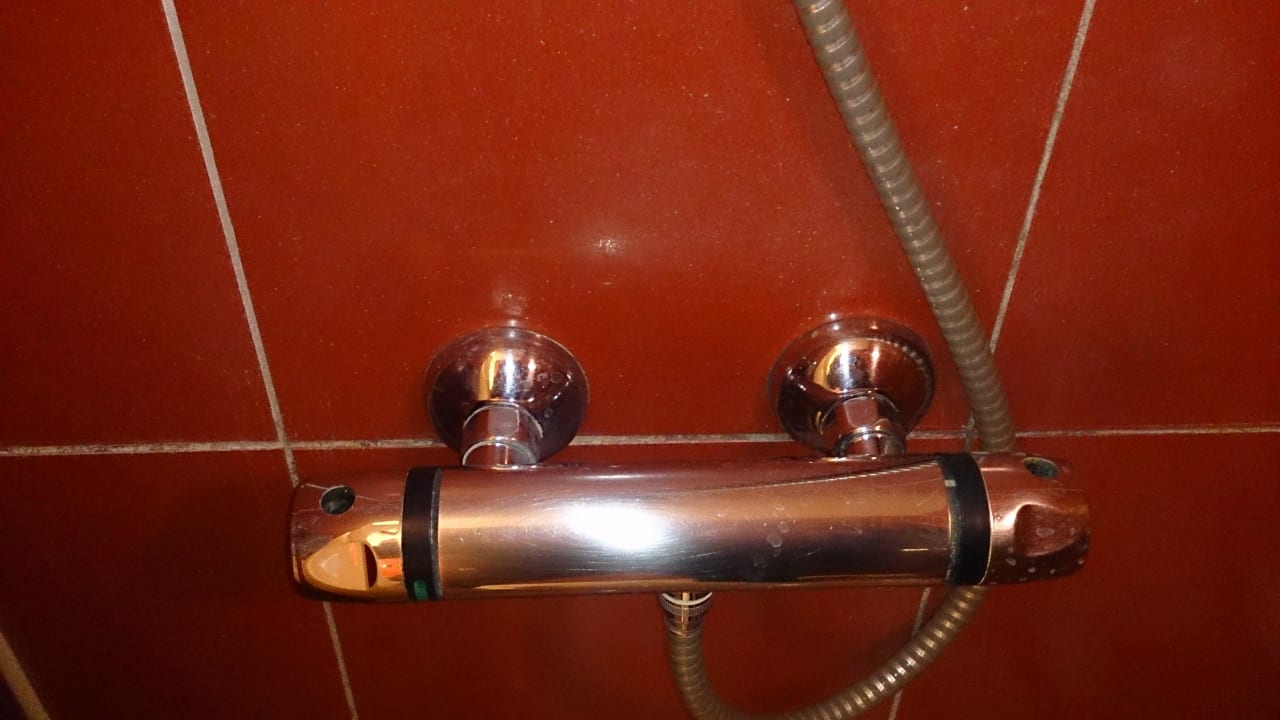 Kaputte Badzimmerarmatur Hotel Zum Weissen Ross