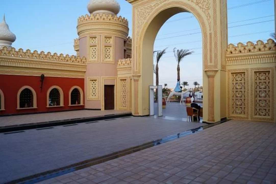 Hoteleingang Pickalbatros Alf Leila Wa Leila Resort - Neverland Hurghada