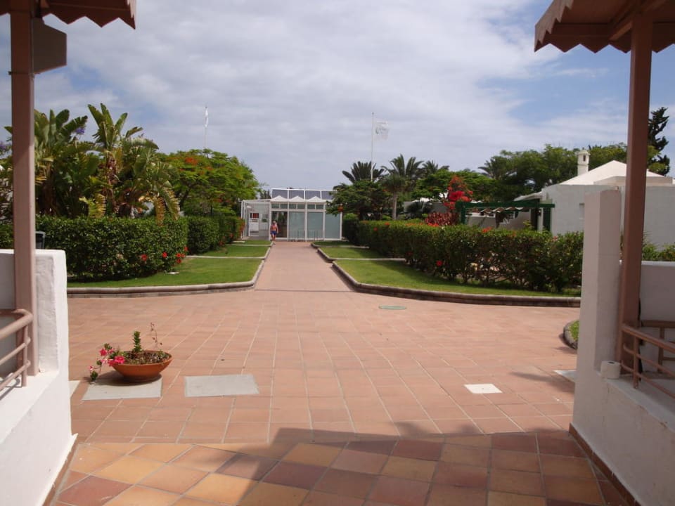 Eingangsbereich vom Pool aus fotografiert Bungalows Cordial Sandy Golf