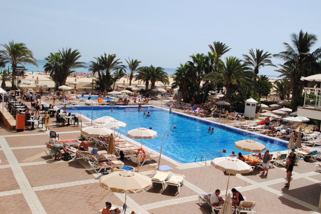 Blick auf den Pool Hotel Riu Oliva Beach Resort