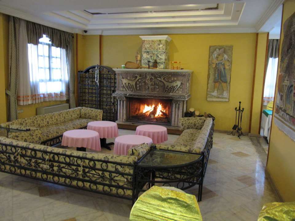 Kaminbereich neben Bar und Restaurant Pamuksu Boutique Hotel