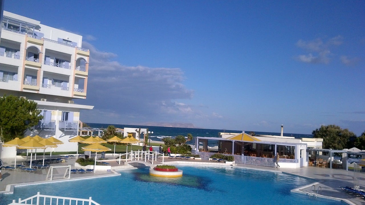 Gesamtblick von Lobby Hotel Serita Beach
