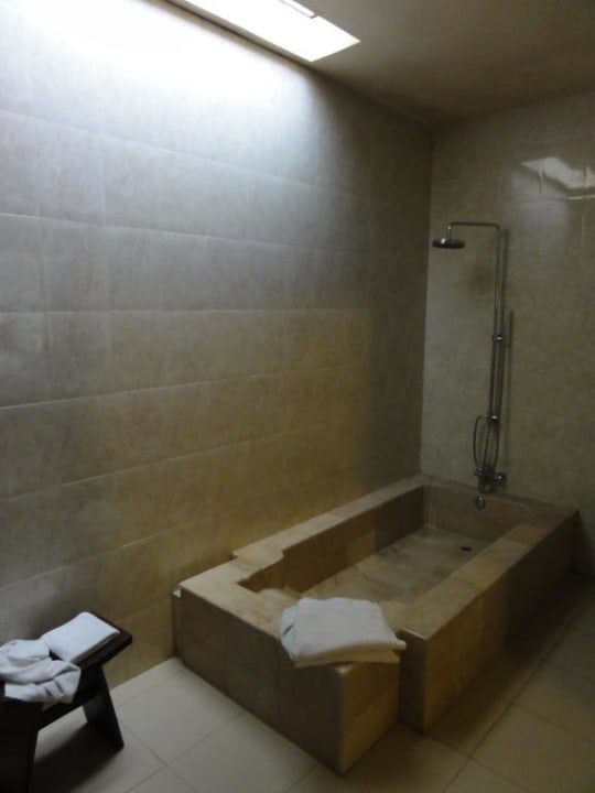 Badezimmer: große Badewanne Hotel Beji Ubud Resort