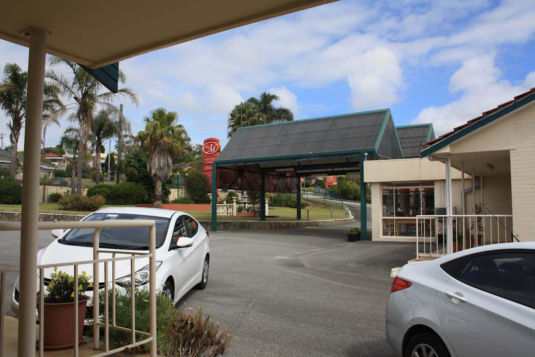 Rezeption und Einfahrt Hotel Metro Inn Albany