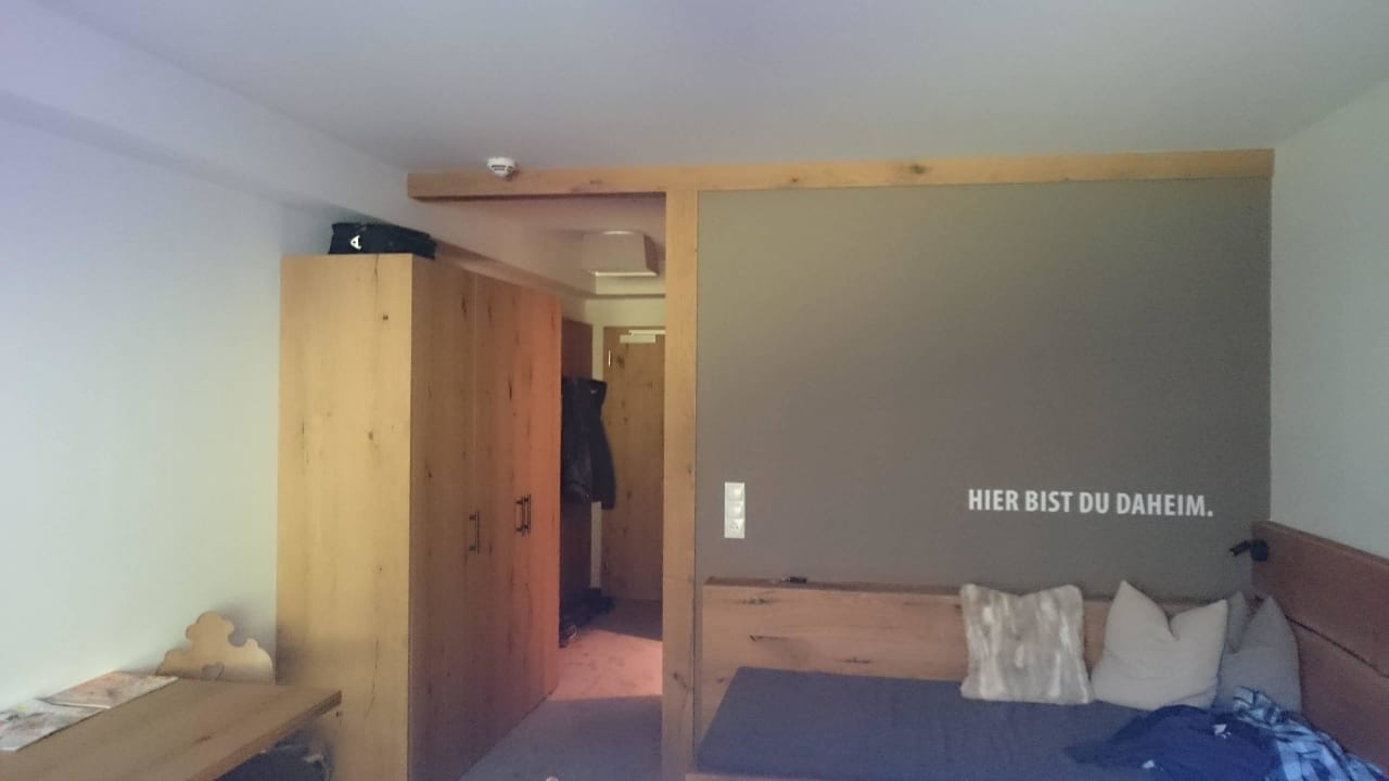 Gemütliches Zimmer mit Sofabereich Das Kaltenbach Aparthotel