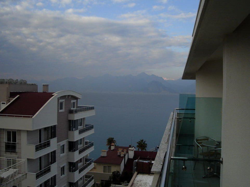 Balkonausblick Deluxe Zimmer 3. Etage Ramada Plaza by Wyndham Antalya