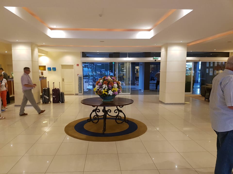 Blick auf den Eingang PortoBay Falésia