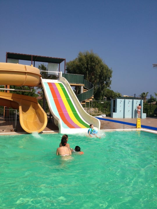 Eine der Rutschen Club Turtas Beach Hotel