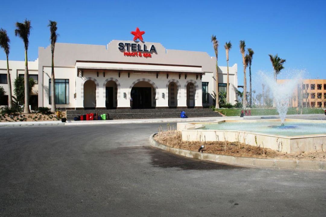 Eingangsportal des Hotels Stella Beach Resort & Spa Makadi Bay