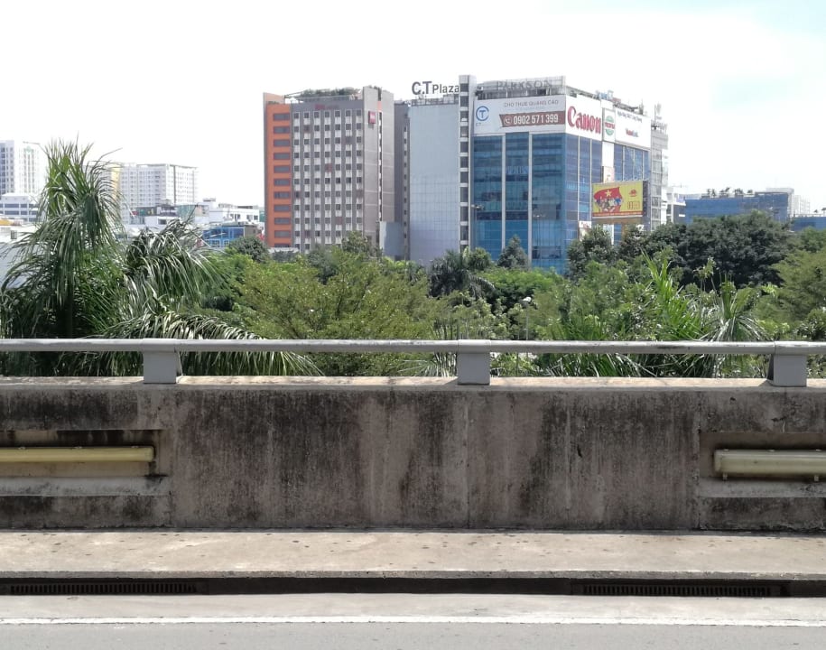 Außenansicht ibis Saigon Airport