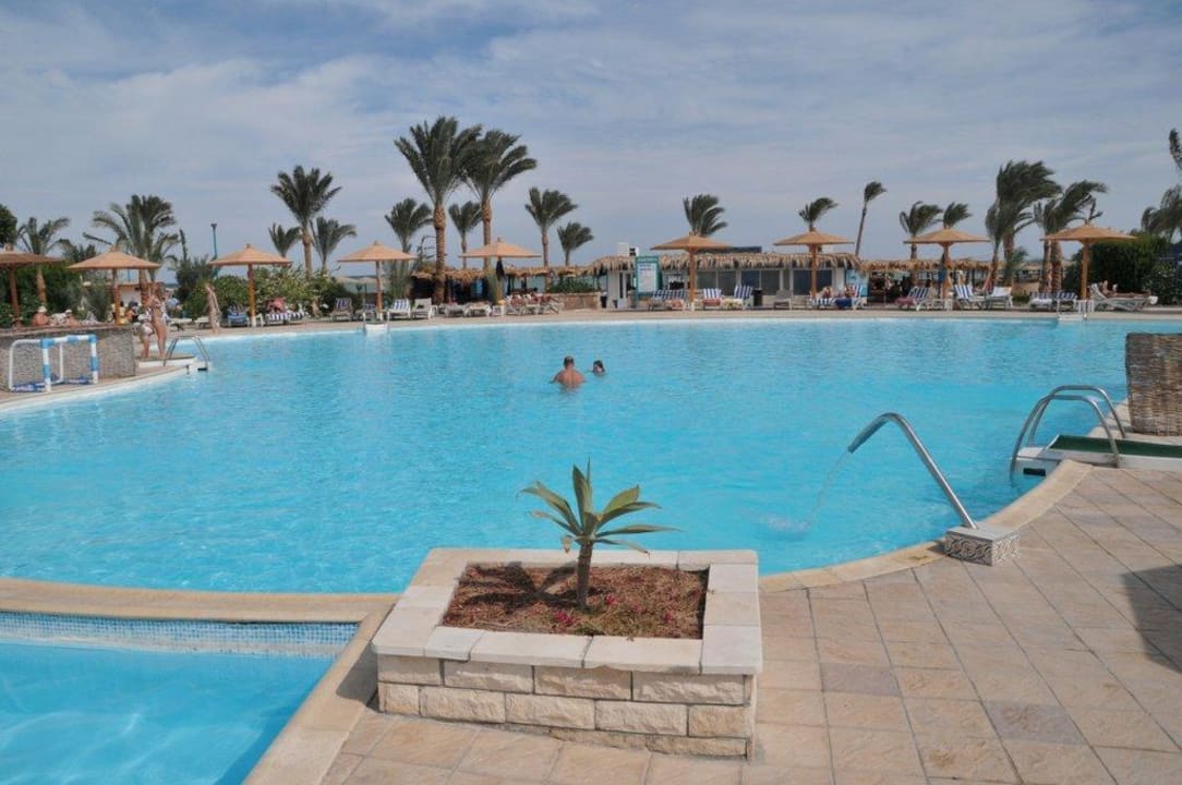 Activity-Pool Golden Beach Resort