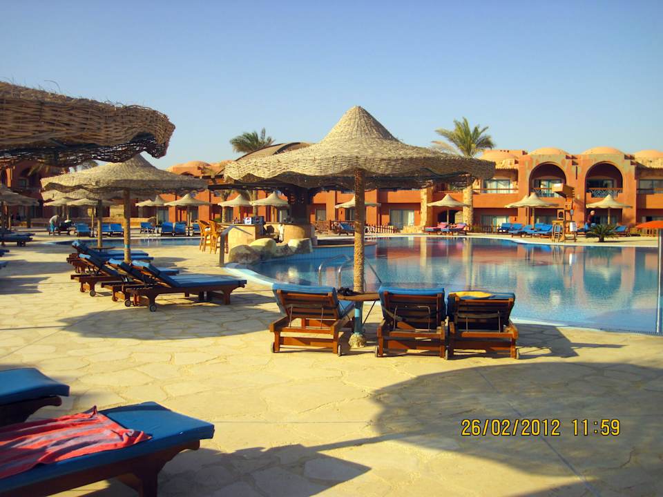 Бассейн с подогревом Swisstouch Oriental Resort Marsa Alam