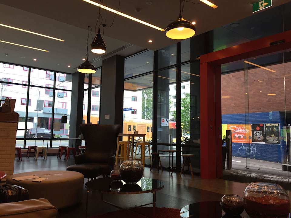 Eingang ibis Melbourne Swanston Street