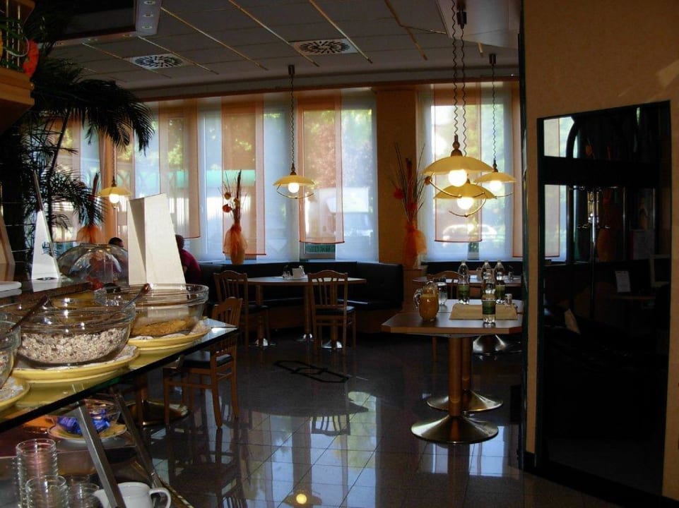 Restaurant mit Frühstücksbüffet Hotel Asperner Löwe