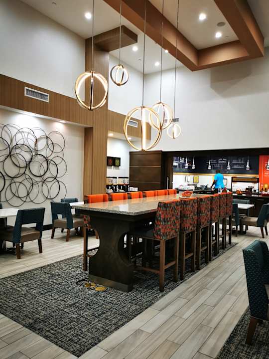 Gastro Hampton Inn & Suites Dallas-Central Expy/North Park Area