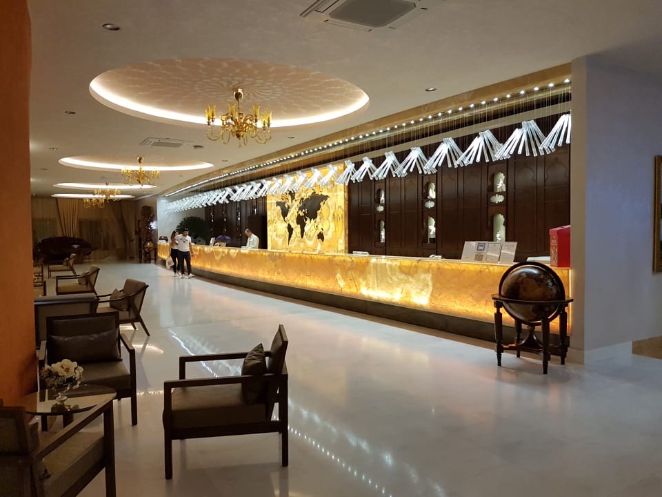 Lobby Royal Taj Mahal Hotel