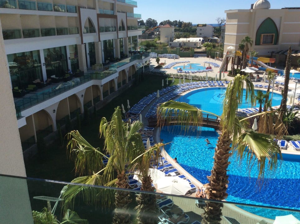 Der Pool ist toll angelegt, Alan Xafira Deluxe Resort & Spa