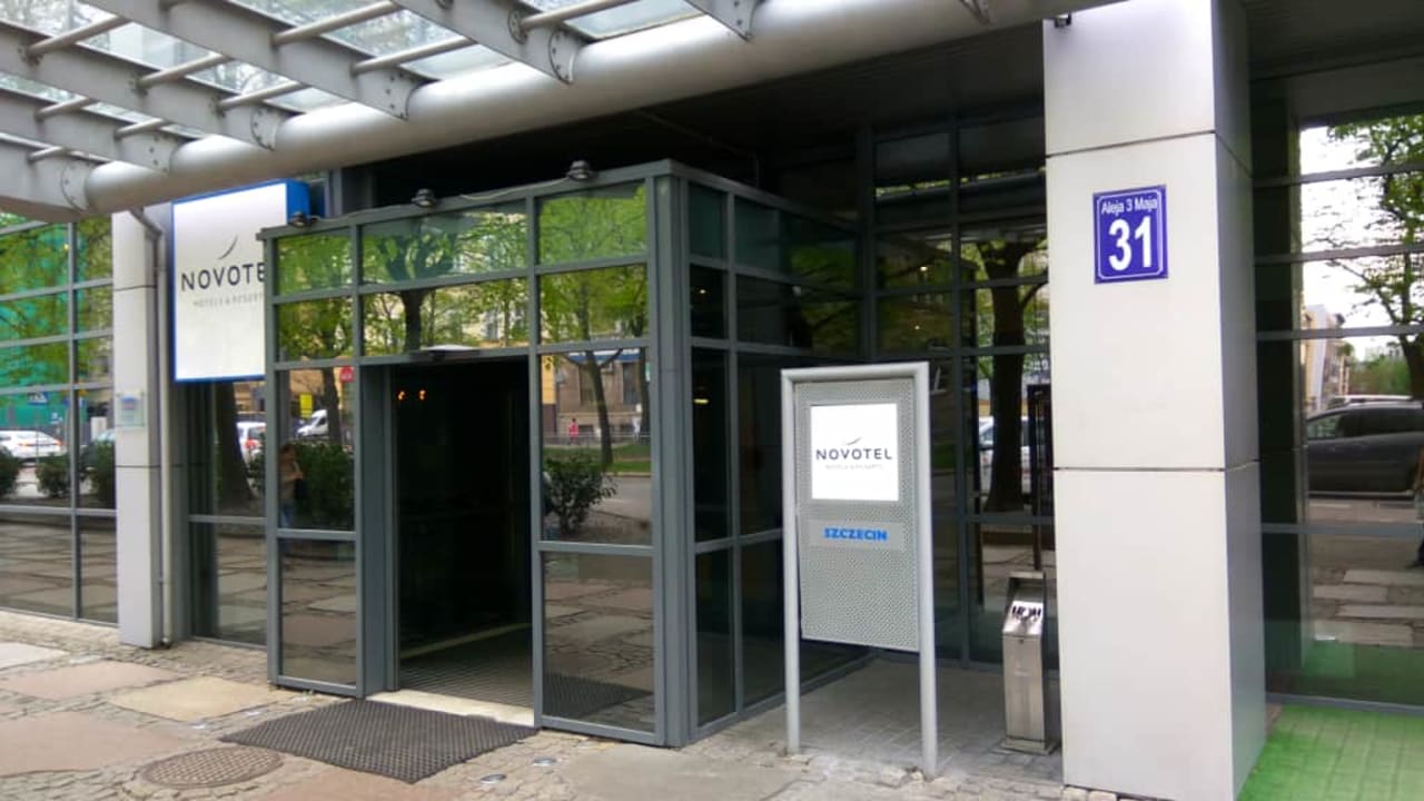 Wejscie Hotel Novotel Szczecin