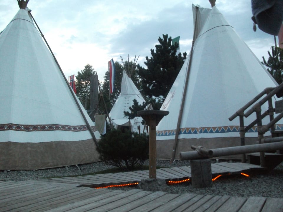 Ausblick auf die Nachbar Zelte Tipi Town Europa-Park
