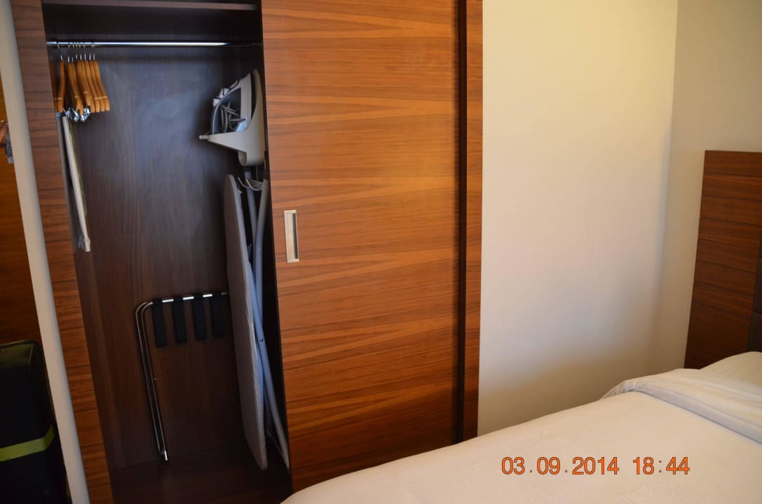 Schrank Hilton Garden Inn Konya