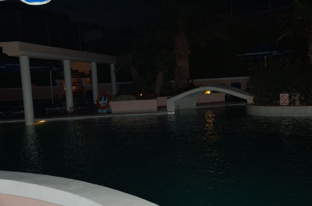 Pool bei Nacht Mitsis Rodos Village