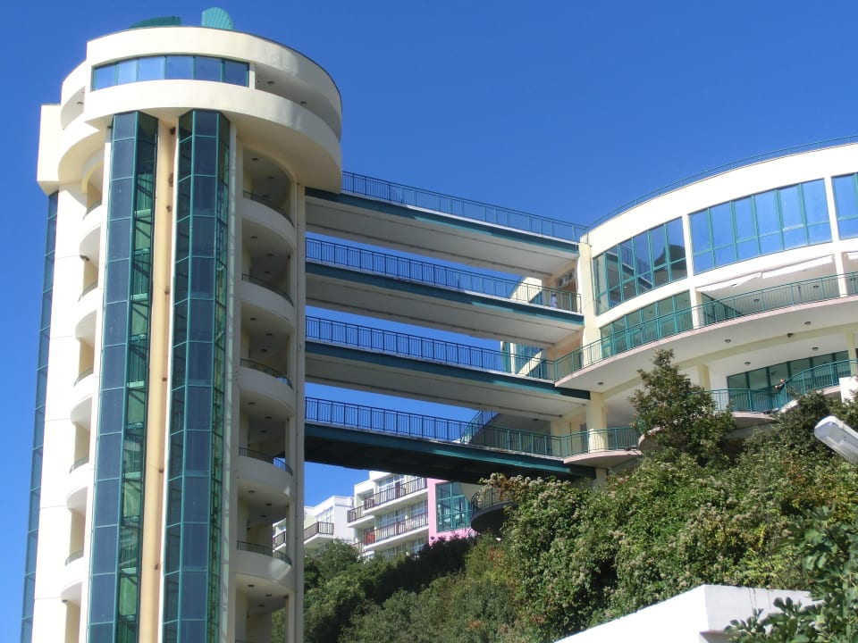 Imposante Außenansicht Paradise Beach Hotel