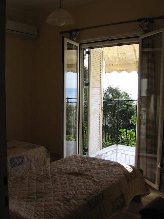 2. Schlafzimmer mit Zugang zum Balkon Apartments Butterfly