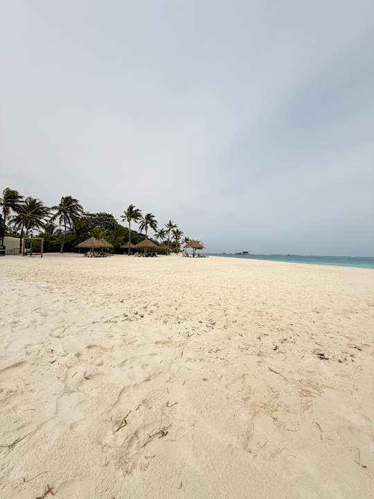 Strand Kuredu Island Resort & Spa