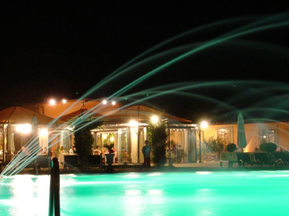 Sicht auf das Außenrestaurant/Bar. Hotel Piccolo Castello