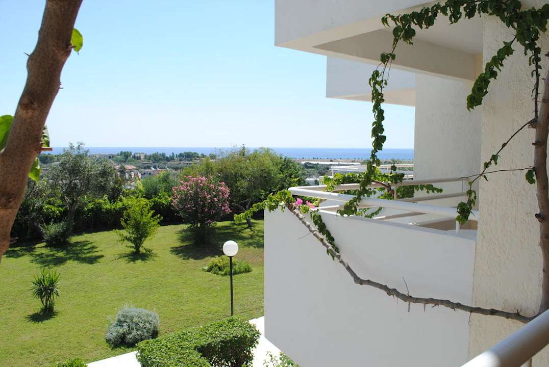 Widok na ogródek Hotel Iris