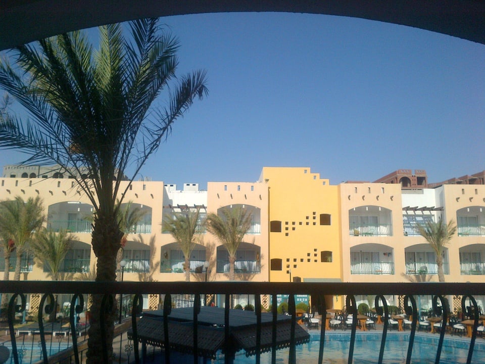 Blick vom Balkon auf die Poolanlage Bel Air Azur Resort - Adults only