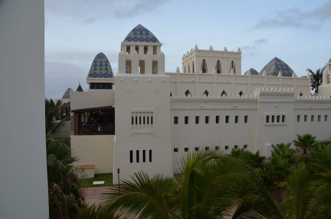 Blick seitlich zur Lobby Hotel Riu Karamboa