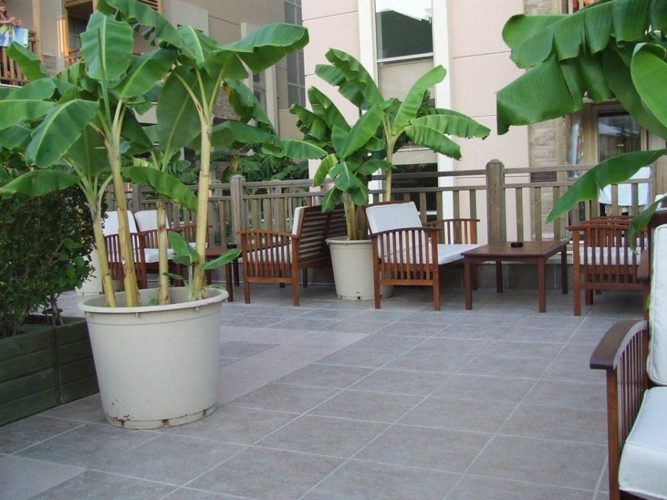Sitzecken in der Terracebar Can Garden Resort