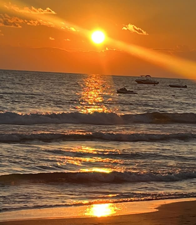 Strand Kamelya Aishen Club