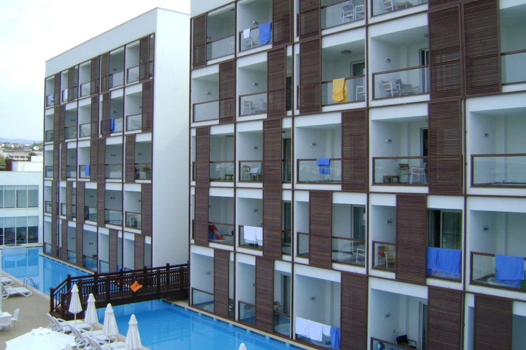 Außenansicht zur Terrasse / Bar Gold Island Selected